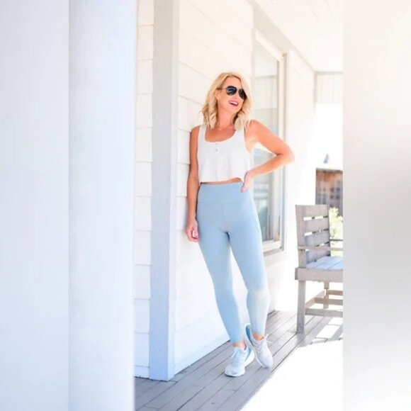 Vuori Pants - Vuori Studio Pocket Legging in Light Blue Size Small